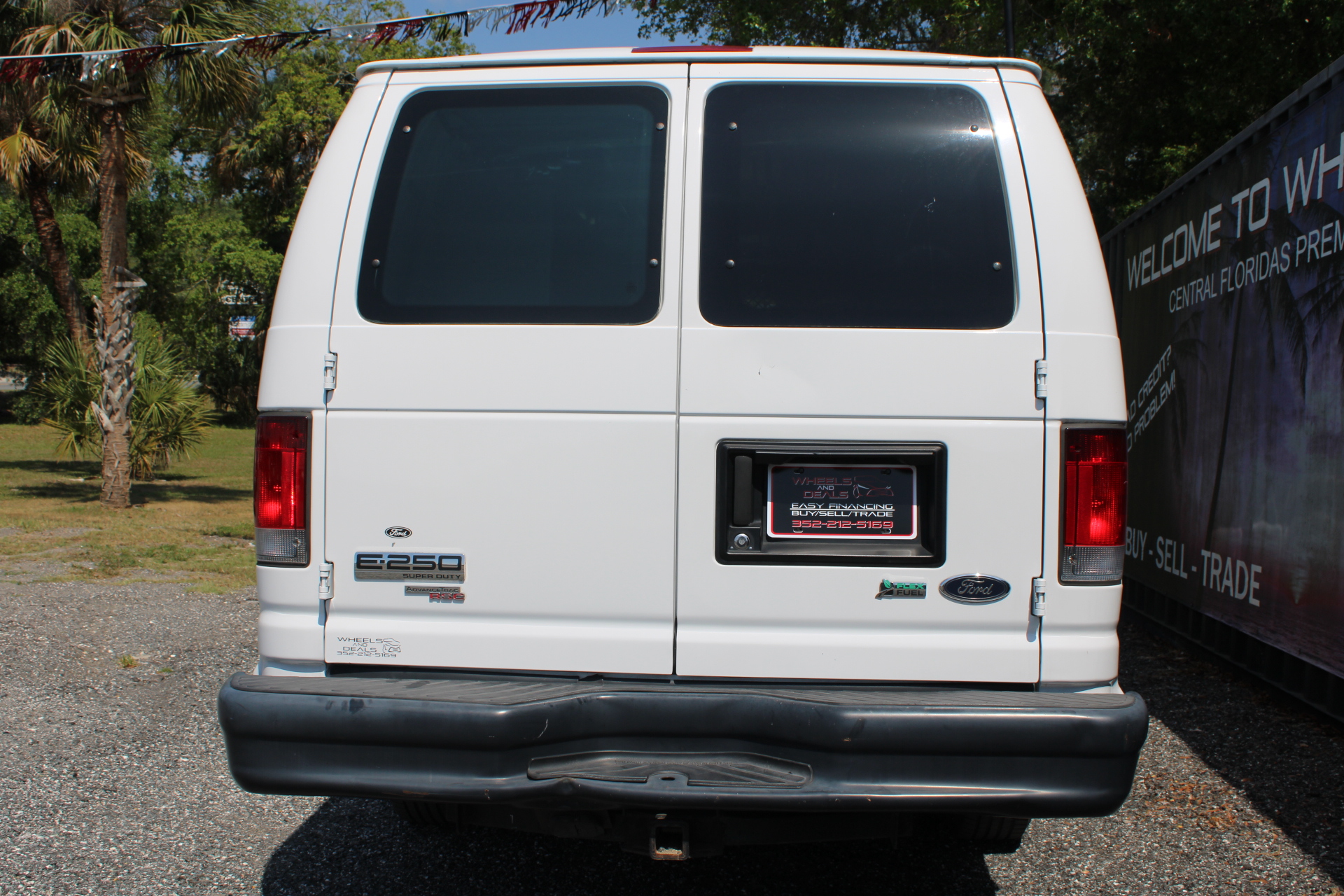 2011 Ford E250 Cargo Van - Photo 2