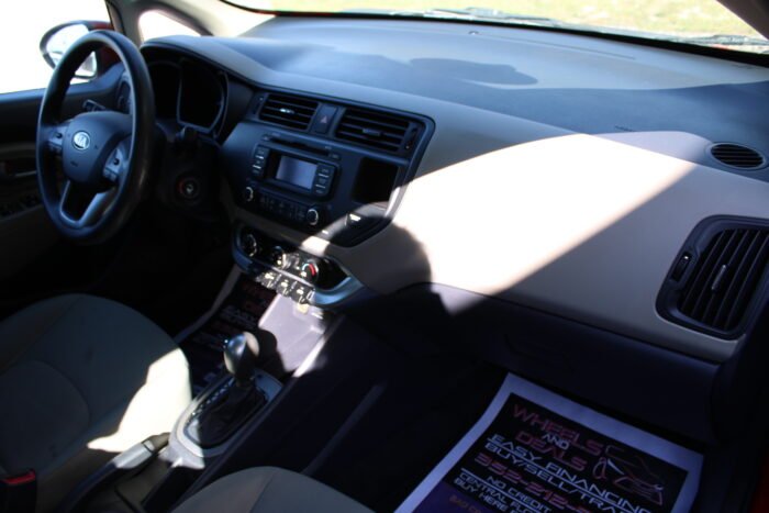 2014 Kia Rio - Photo 12