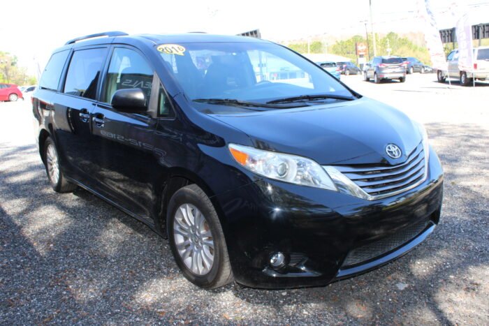 2016 Toyota Sienna XLE - Photo 13