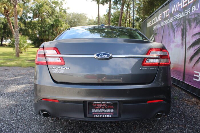 2016 Ford Taurus Limited - Photo 11