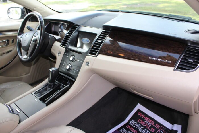 2016 Ford Taurus Limited - Photo 12