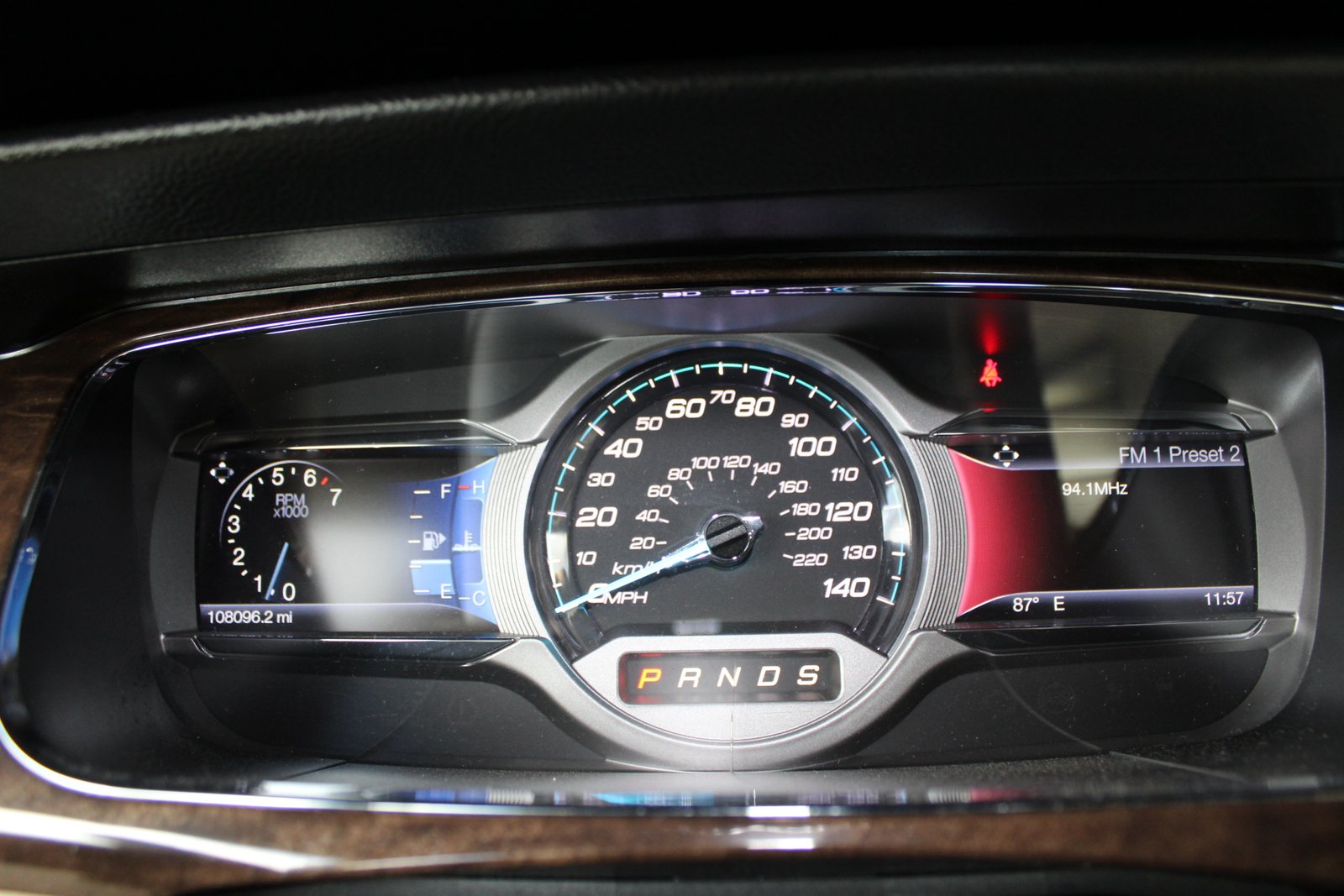 2016 Ford Taurus Limited - Photo 2