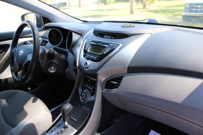 2013 Hyundai Elantra GS Coupe - Photo 13