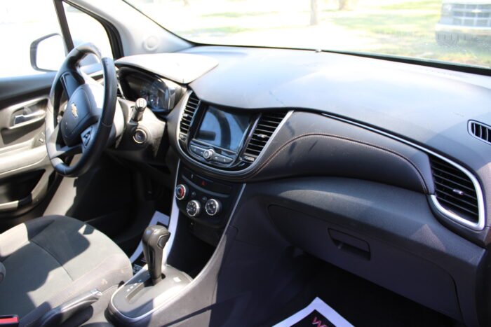 2019 Chevrolet Trax LS - Photo 13