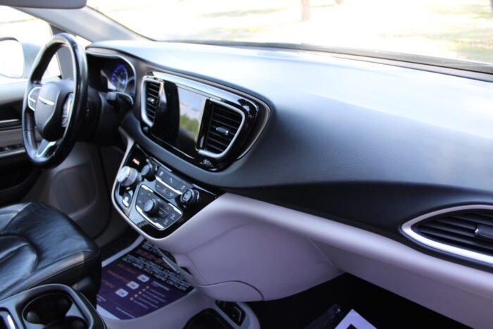 2019 Chrysler Pacifica Touring - Photo 12