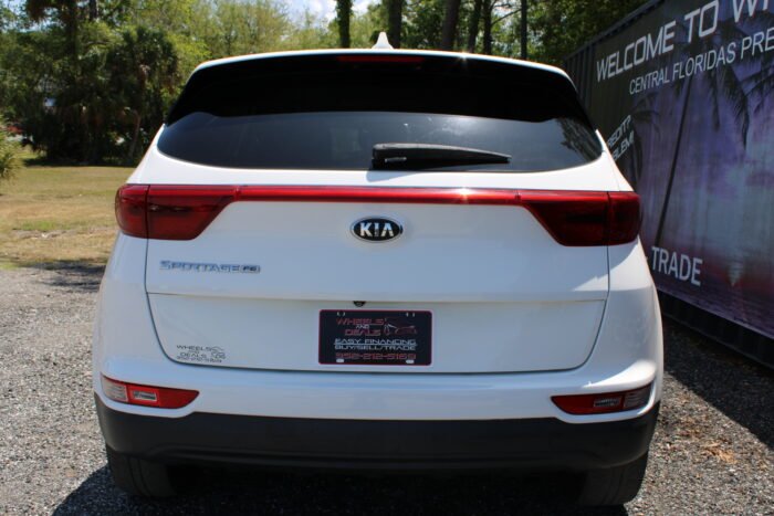 2017 Kia Sportage LX - Photo 11
